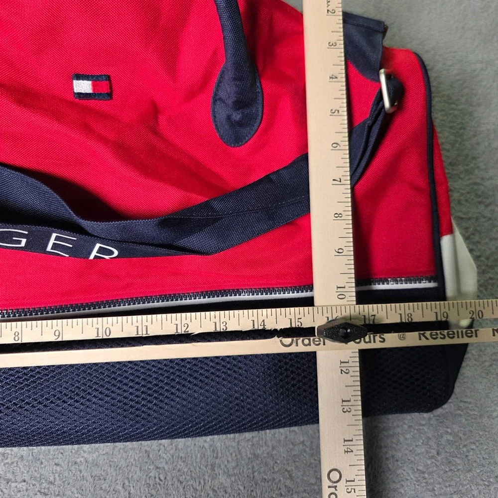 Tommy Hilfiger Unisex Large Duffel Bag Red Navy Blue Colorblock Sporty Travel